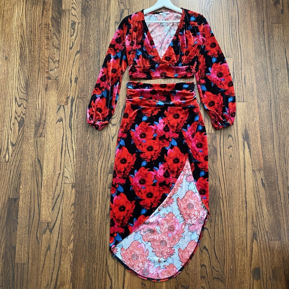 Bar III Women's Floral Velvet Skirt Set Asymmetrical  Size XS-S‎ Crop Top
